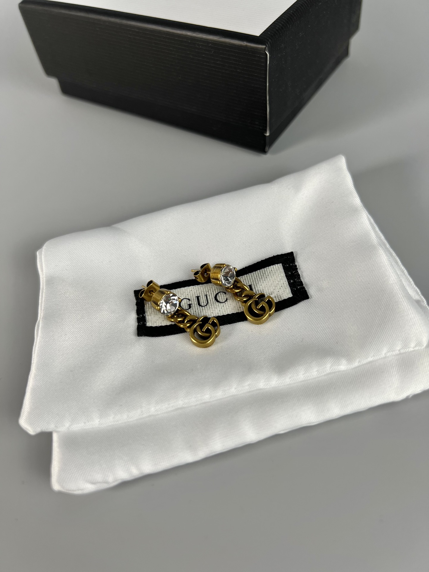Gucci Gucci 中古 双G 耳钉，做旧的古铜双G 钻和珍珠，非常日常百搭