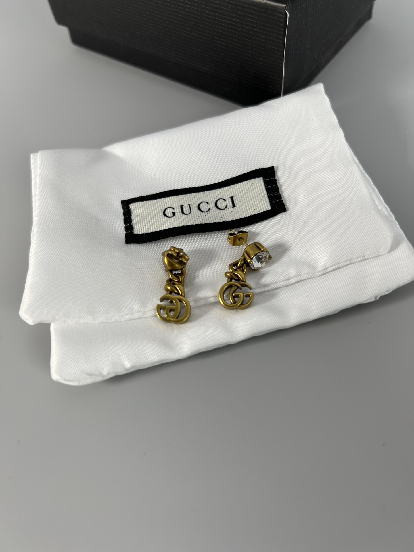 Gucci Gucci 中古 双G 耳钉，做旧的古铜双G 钻和珍珠，非常日常百搭