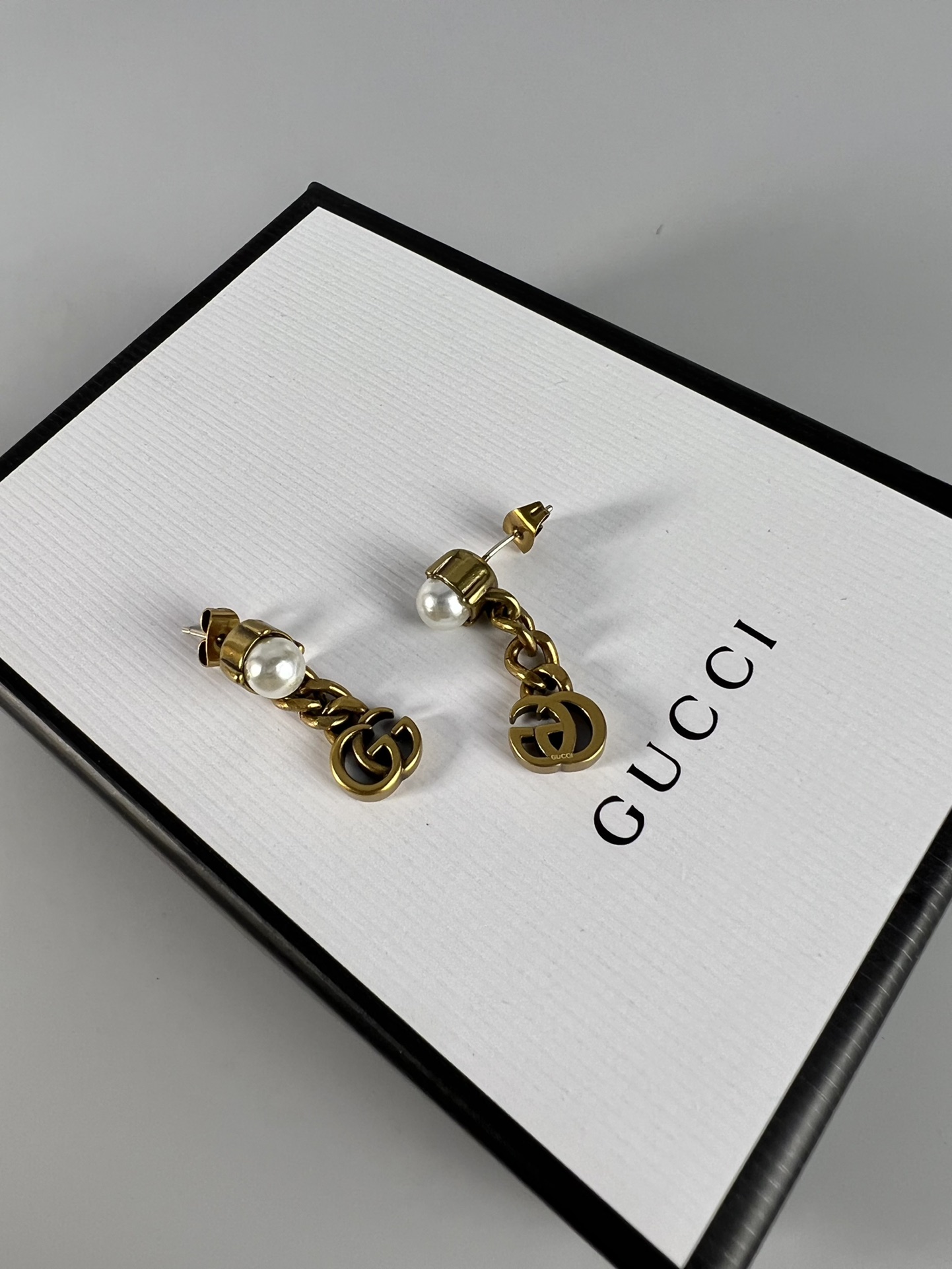 Gucci Gucci 中古 双G 耳钉，做旧的古铜双G 钻和珍珠，非常日常百搭