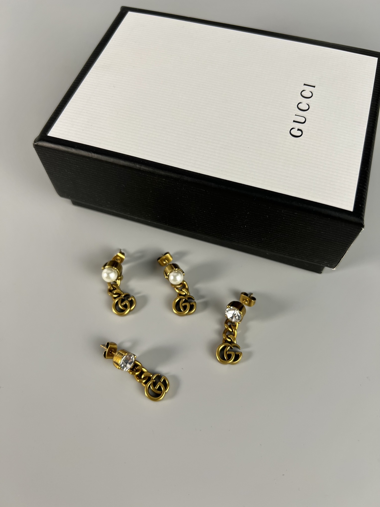 Gucci Gucci 中古 双G 耳钉，做旧的古铜双G 钻和珍珠，非常日常百搭