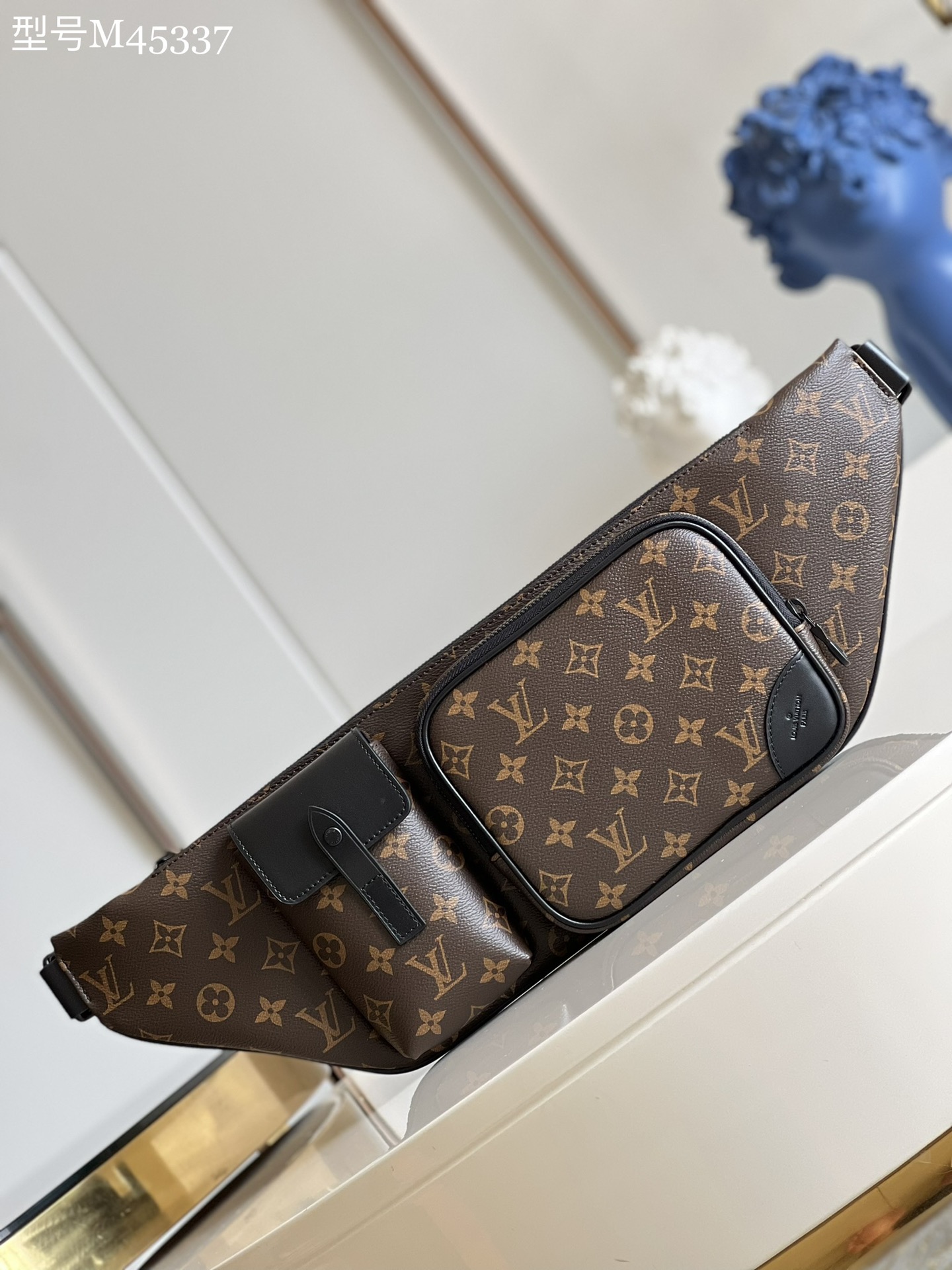 NO:399177,【Exclusive real photo of M45337 presbyterian】Christopher waist bag is made of Monogram Macassar material and leather, which creates rich space with ingenuity and ingenuity. It has a compartmental layer of banknotes, cards, mobile phones and headphones, allowing portability to release the unique atmosphere. It is suitable for matching with Christopher backpacks. Detailed features 50 x 15.5 x 4 cm (length x height x width) M.600,LV [original leather],louis vuitton,backpacks19860909【独家实拍M45337老花】Christopher 腰包取材 Monogram Macassar 材质和皮革,以匠心巧思塑造丰富空间,设有纸币、卡片、手机和耳机隔层,令便携主义释放个性气息.与 Christopher 背包搭配相宜.详细特征50 x 15.5 x 4 厘米 (长度 x 高 x 宽) M.600,LV【原厂皮】,louis vuitton,backpacks,Bag