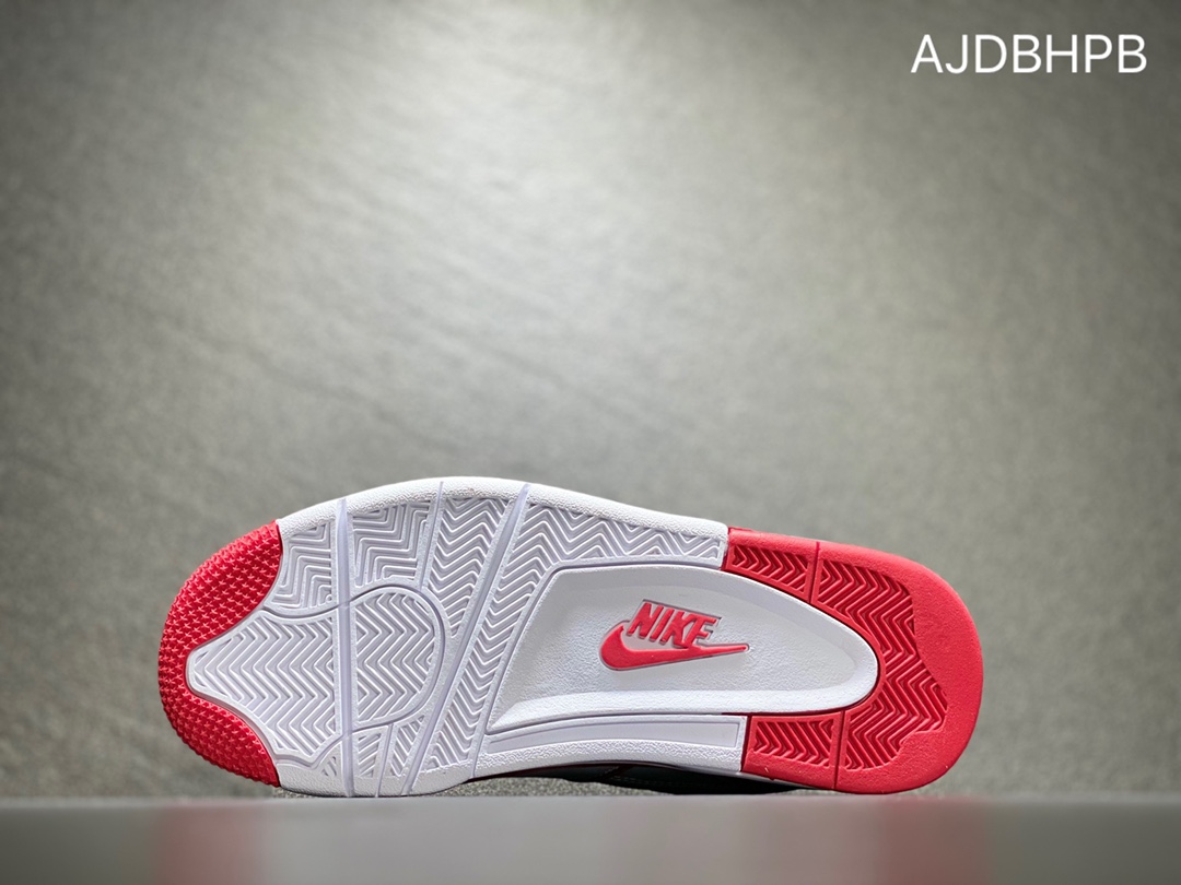 220 Air Flight Legacy 白红 将经典Air Jordan 3和Air Jordan 4元素融为一体819665-100