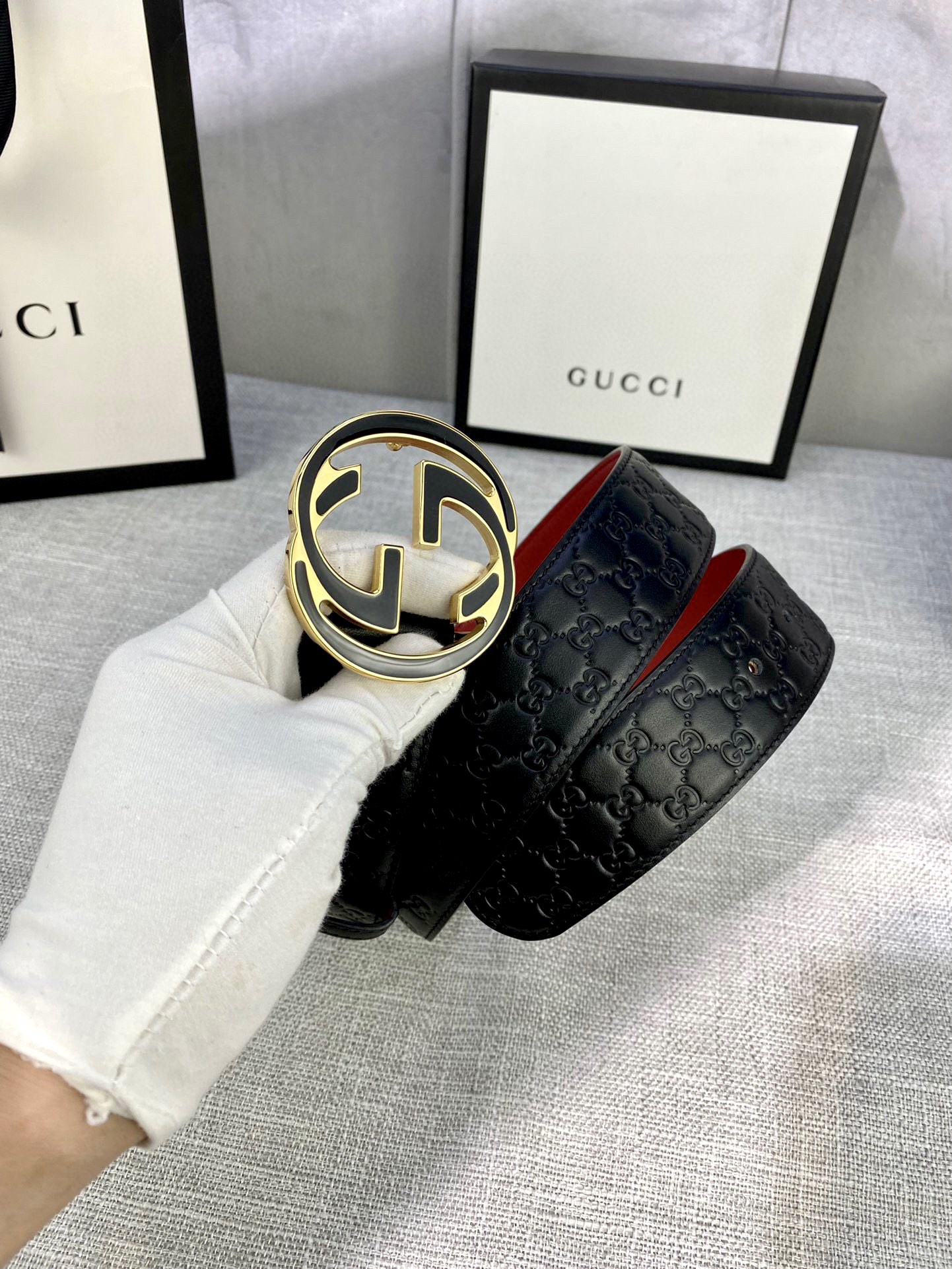 宽度4.0cmgucci互扣式双G带原单钢扣源自品牌现代风格典藏设计经过重新诠释而别具新意呈现于纤细的皮