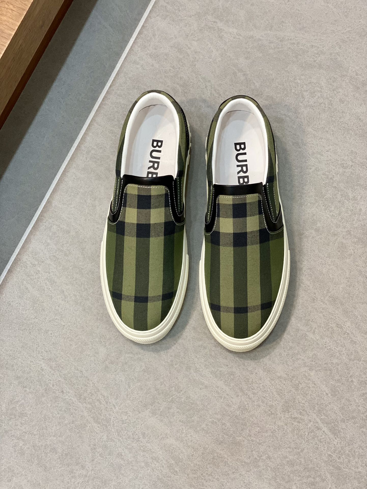 Contador sincronizado BURBERRY Burberry compradores superiores sincronizados a la venta Positiva Tam