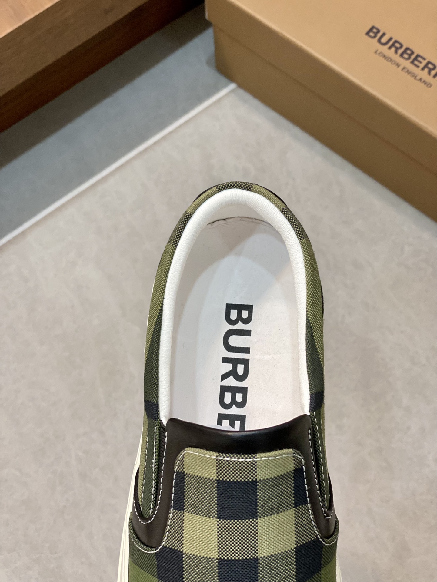Contador sincronizado BURBERRY Burberry compradores superiores sincronizados a la venta Positiva Tam