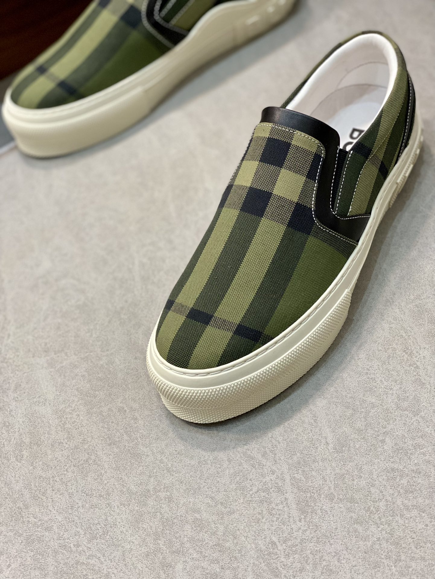 Contador sincronizado BURBERRY Burberry compradores superiores sincronizados a la venta Positiva Tam