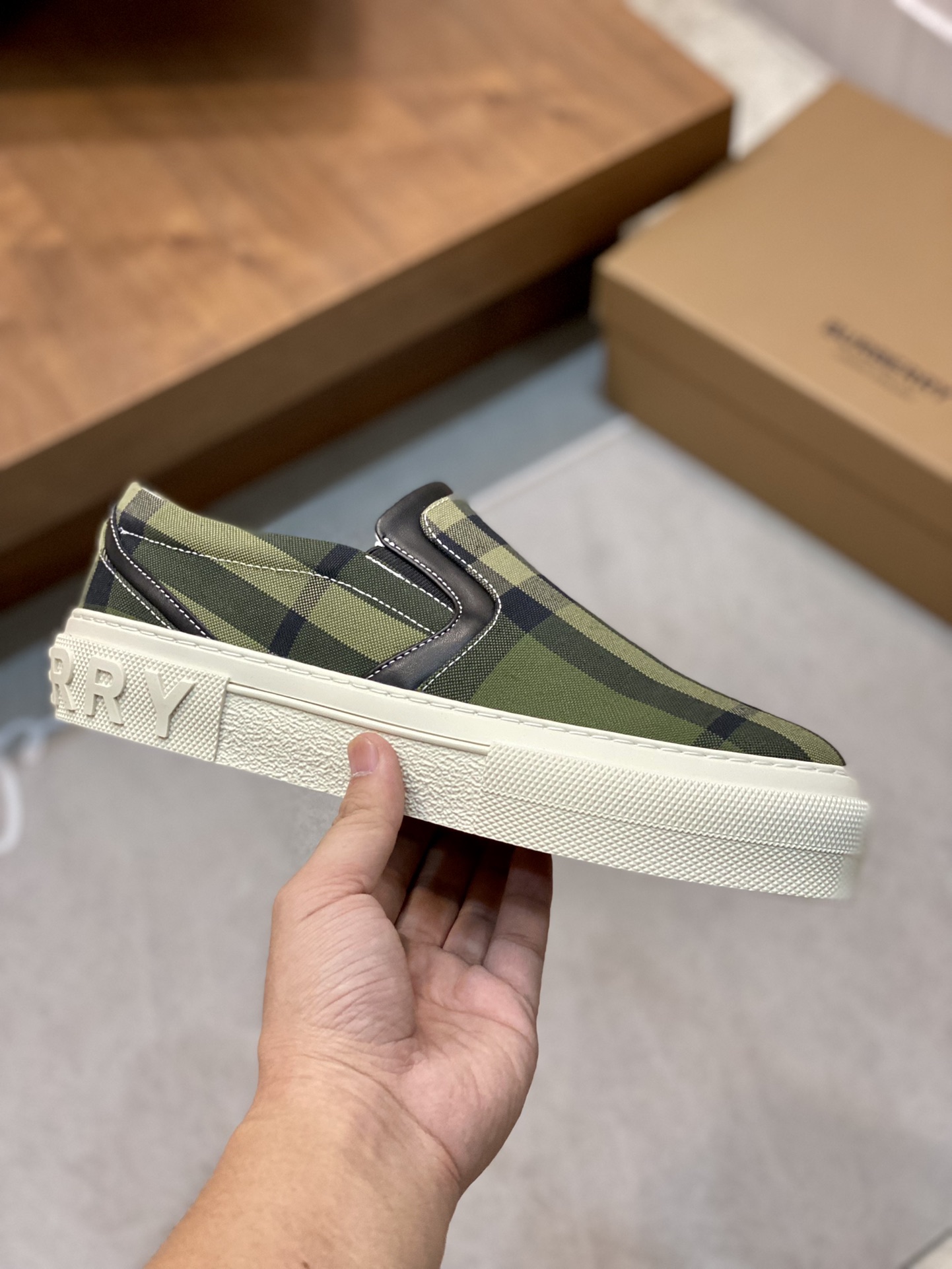Contador sincronizado BURBERRY Burberry compradores superiores sincronizados a la venta Positiva Tam