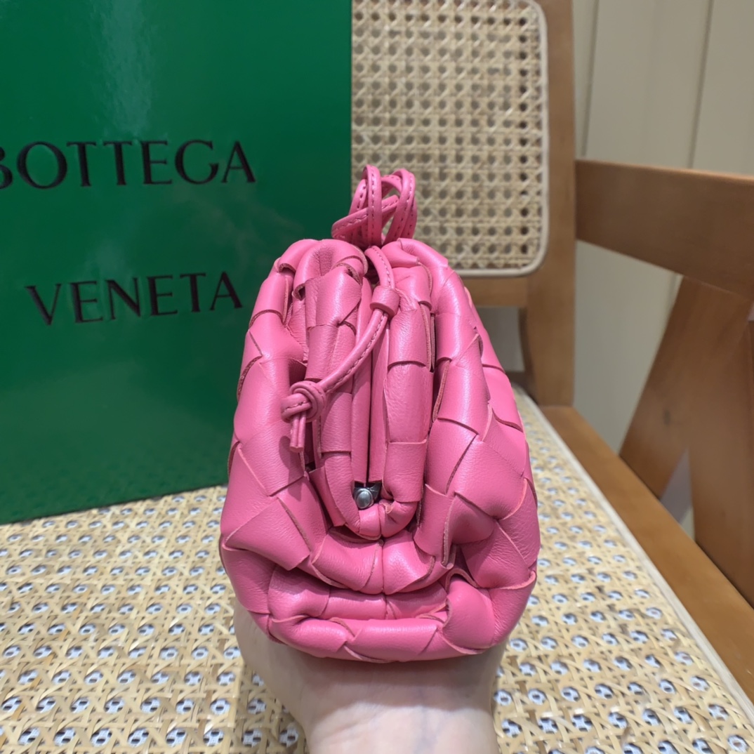 Bottega Veneta THE MINI POUCH 22CM 编织云朵包 585852粉红色