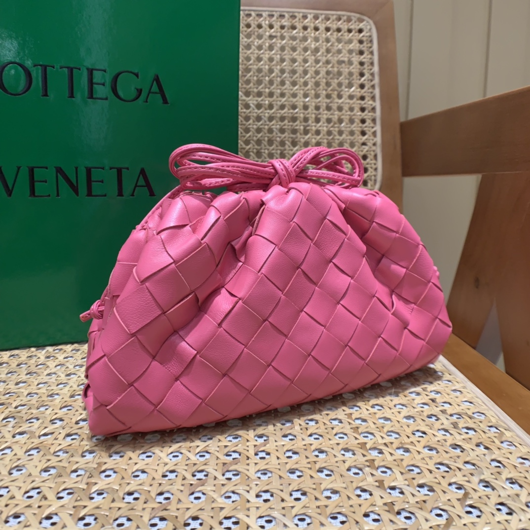 Bottega Veneta THE MINI POUCH 22CM 编织云朵包 585852粉红色