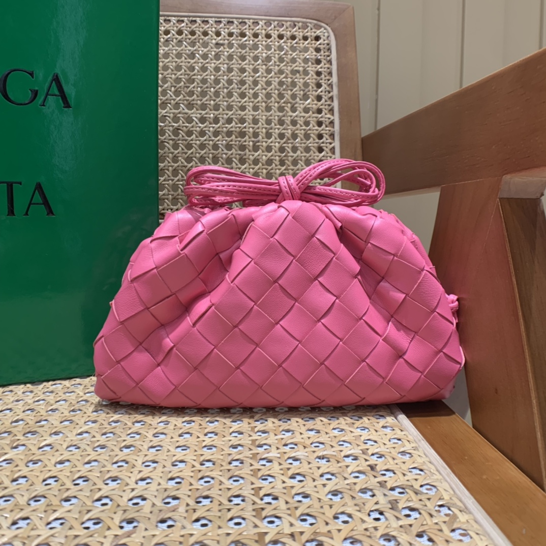 Bottega Veneta THE MINI POUCH 22CM 编织云朵包 585852粉红色