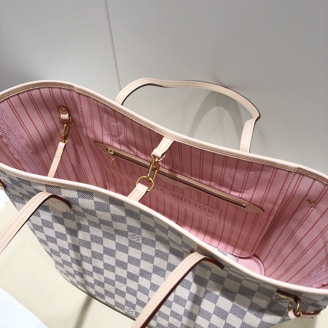 NO:178300,I can't describe how good this bag is. The details are taken in high definition. If you like to study, please zoom in and see it carefully.19860909我无法形容这个包有多好,细节图拍的很高清了,喜欢研究的仔细放大了看吧,,Bag