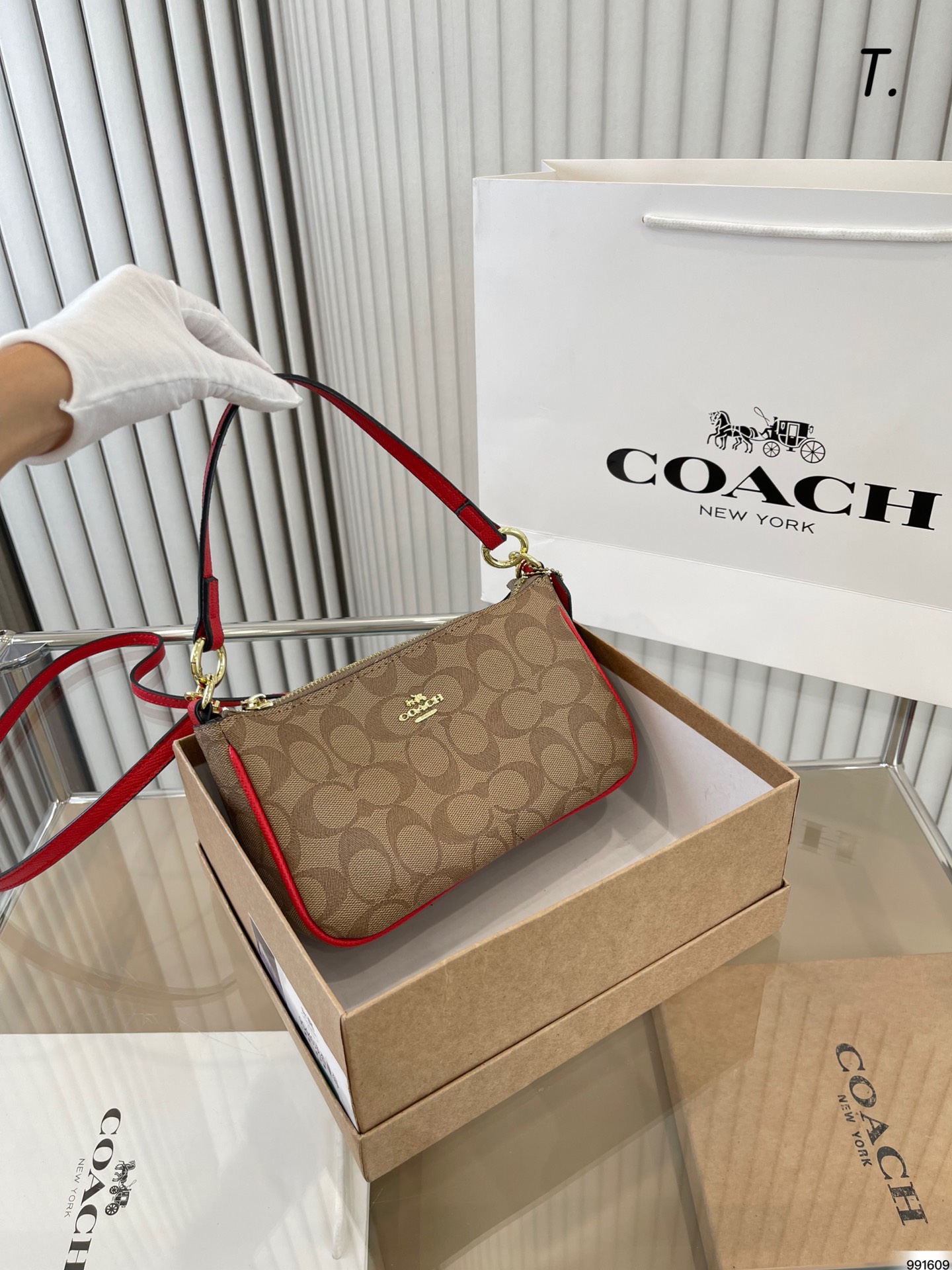 I5 8色配盒  Coach 蔻驰   月牙包 原单Hobo包 麻将包 搭配两条肩带 可手提斜挎 百搭神器 原单皮质 高级五金logo 专柜尺寸：21 12