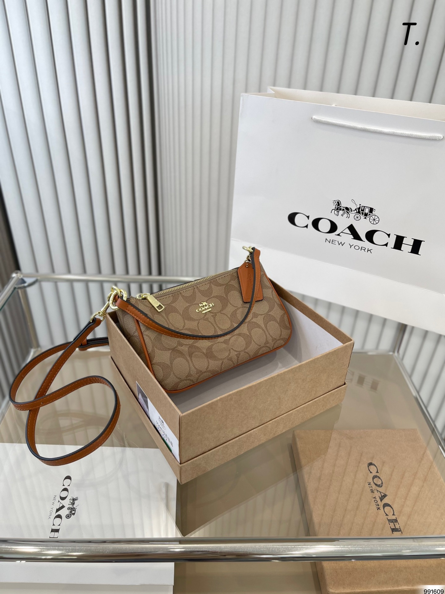 I5 配盒  Coach 蔻驰   月牙包 原单Hobo包 麻将包 搭配两条肩带 可手提斜挎 百搭神器 原单皮质 高级五金logo 专柜尺寸：21 12