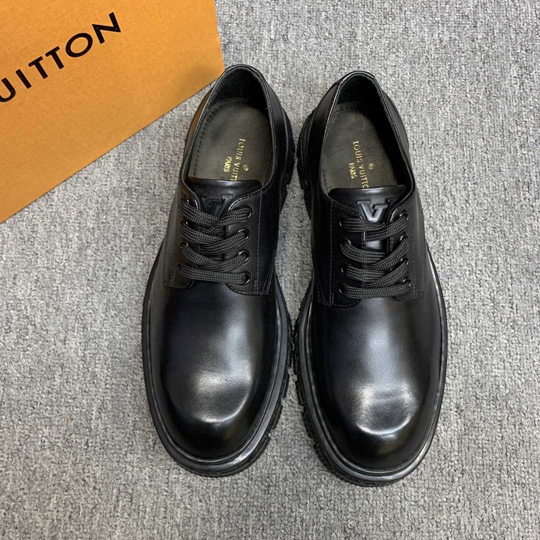 【LV】Zapatos de piel para hombre. Réplica superior 1:1 del sitio web oficial original, calidad superior, parte superior …