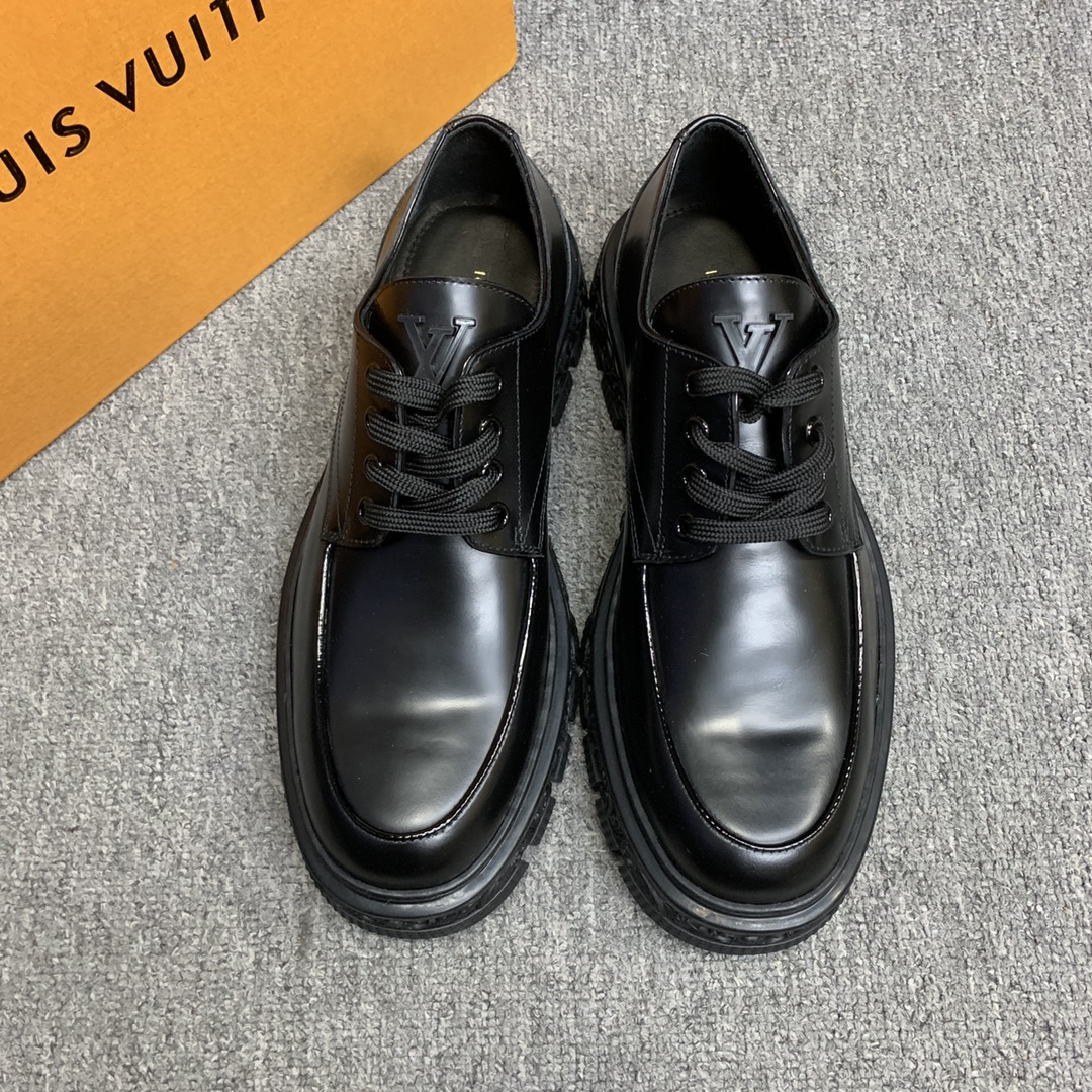 【LV】Zapatos de piel para hombre. Réplica superior 1:1 del sitio web oficial original, calidad de alta gama, cuero de va…