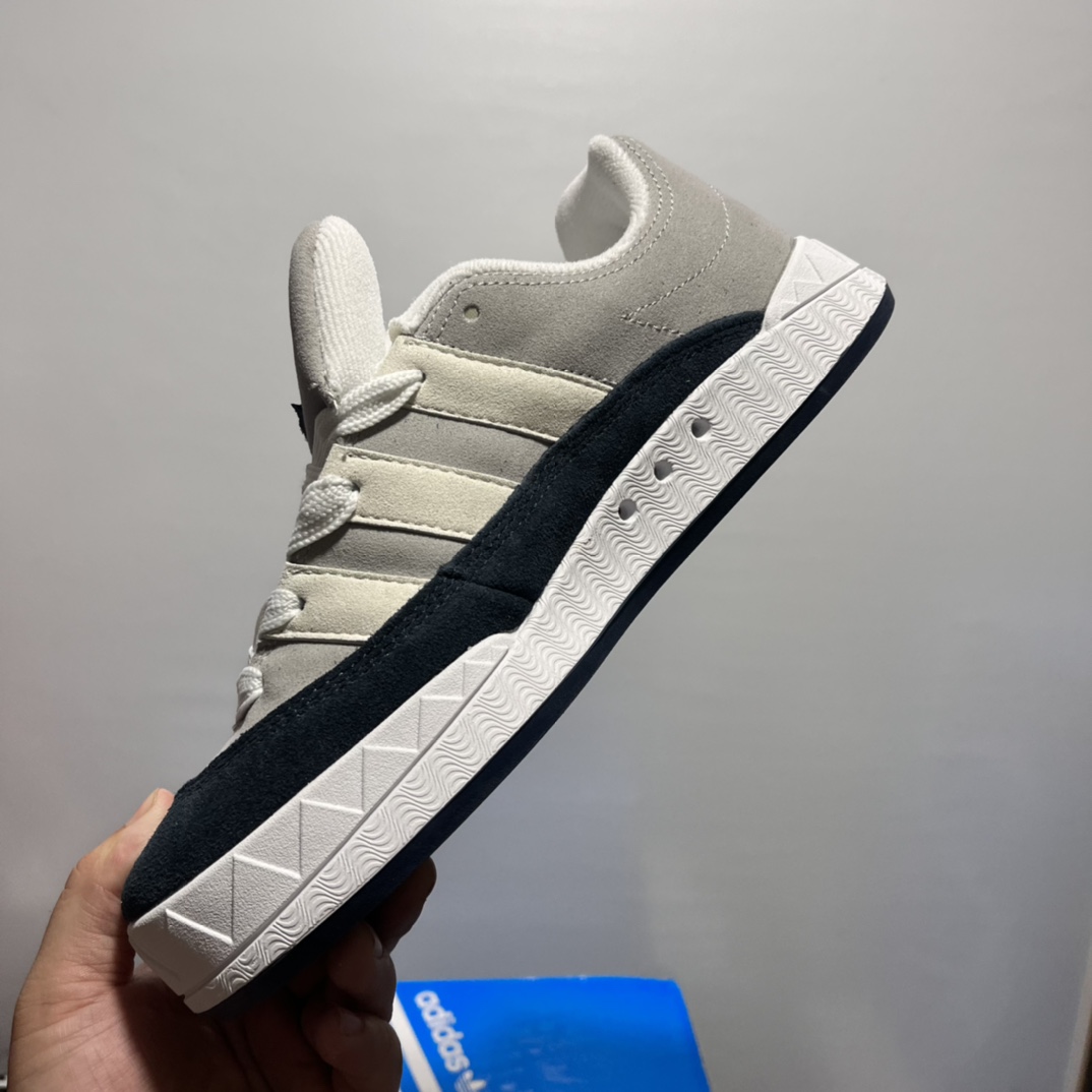 特价🔥🔥🔥💰145包邮 adidas adimatic面包鞋 阿迪达斯「鲨鱼面包鞋」新联名开启,携手费城传奇滑手贾马尔·史密斯JamalSmith x Adidas Adimatic Low"Black/Orange"马蒂奇系列低帮复古鲨鱼面包休闲运动休闲滑板板鞋 90年代复古老鞋 面包鞋 浮夸的日韩版面与鞋底 颜值爆棚 不撞鞋 高档麂皮+牛筋底 经典复古休闲板鞋  鞋浮夸的日韩版面与鞋底 颜值爆棚 开学季不撞鞋  颜色灰蓝 尺码36-44 价格