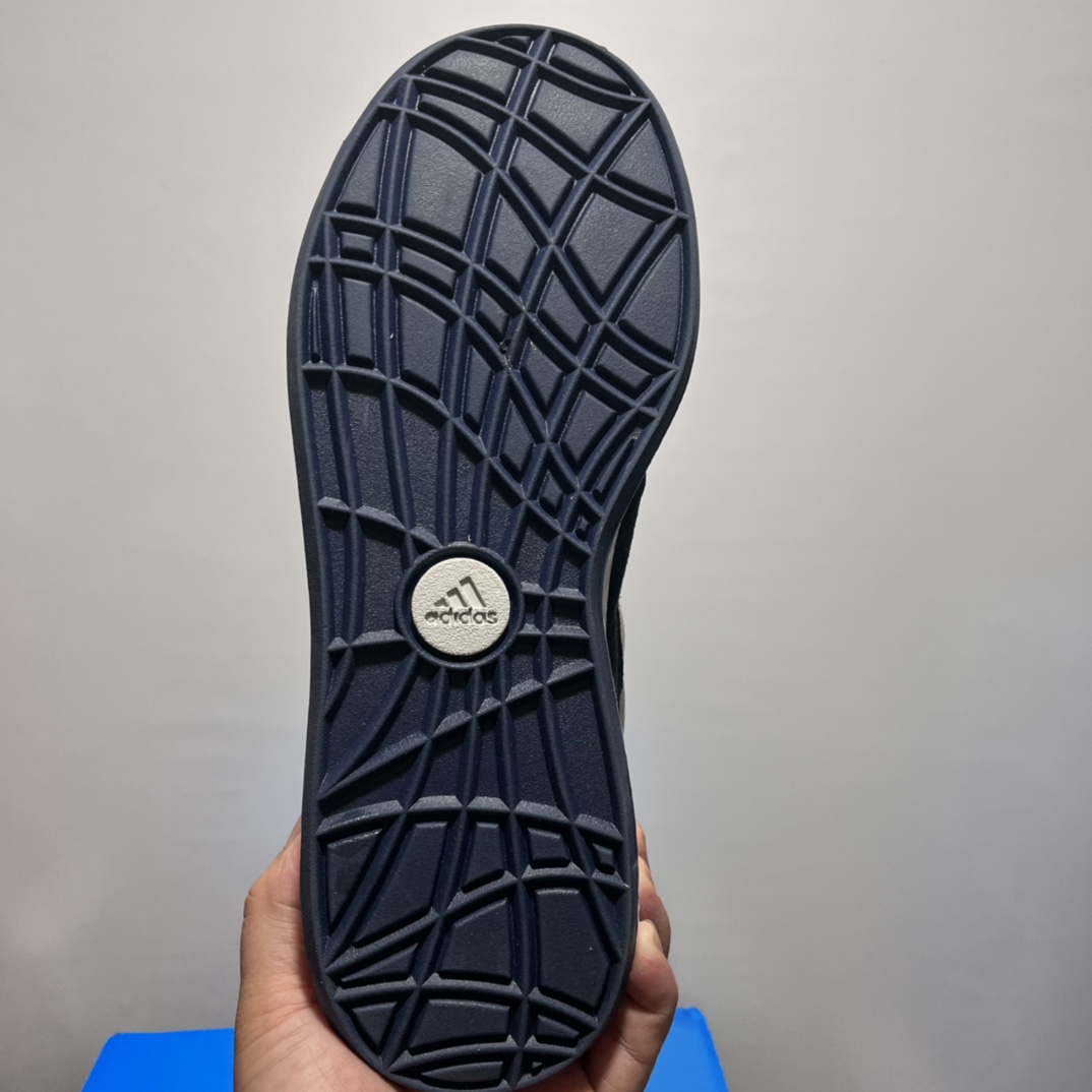 特价🔥🔥🔥💰145包邮 adidas adimatic面包鞋 阿迪达斯「鲨鱼面包鞋」新联名开启,携手费城传奇滑手贾马尔·史密斯JamalSmith x Adidas Adimatic Low"Black/Orange"马蒂奇系列低帮复古鲨鱼面包休闲运动休闲滑板板鞋 90年代复古老鞋 面包鞋 浮夸的日韩版面与鞋底 颜值爆棚 不撞鞋 高档麂皮+牛筋底 经典复古休闲板鞋  鞋浮夸的日韩版面与鞋底 颜值爆棚 开学季不撞鞋  颜色灰蓝 尺码36-44 价格
