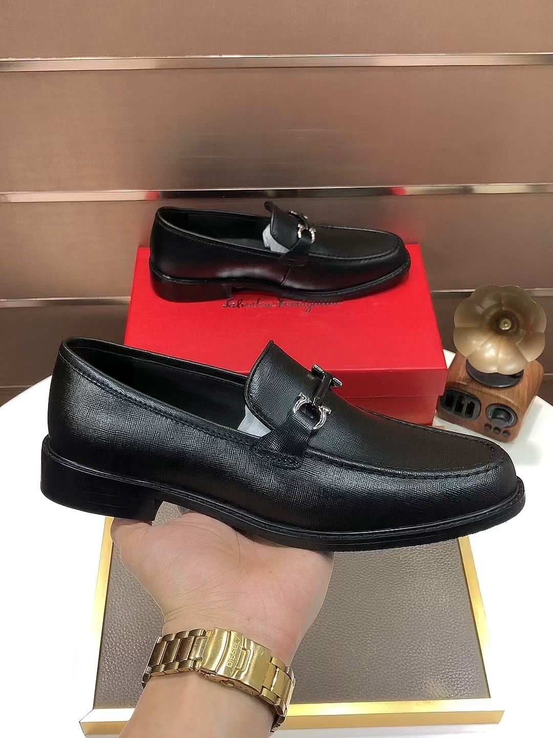 J0 Ferragamo 菲拉格幕  原版进口开边上乘牛皮+进口羊里+原版奢华金属扣+原版组合大底 对比无压力 38–44″},”user_icon”:”https://xcimg.szwego.com/Fun7Ao4ZQoGpm9BDfLnYrtKqkZJE_ H0