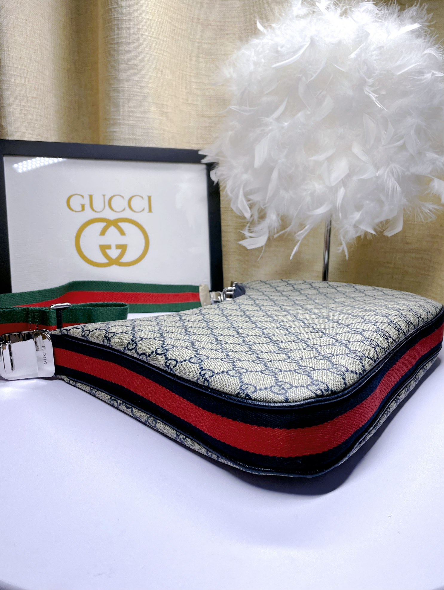  GG👉Gucci Attache系列大号肩背包《古驰爱的进行曲》系列焕新演绎品牌典藏元素，致敬好莱坞恒