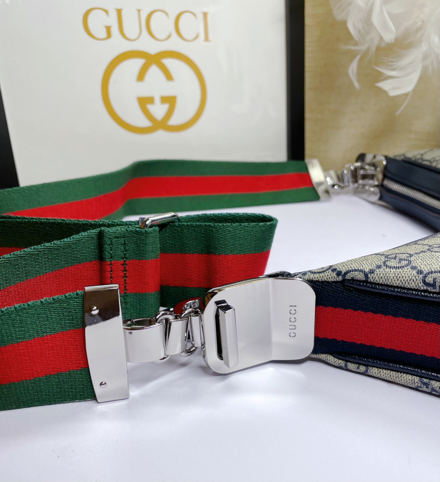  GG👉Gucci Attache系列大号肩背包《古驰爱的进行曲》系列焕新演绎品牌典藏元素，致敬好莱坞恒