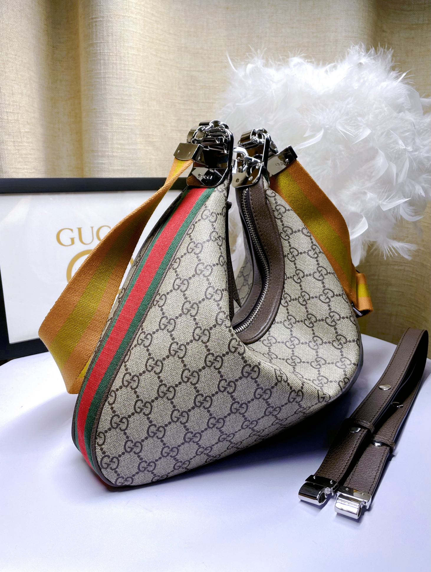 GG👉Gucci Attache系列大号肩背包《古驰爱的进行曲》系列焕新演绎品牌典藏元素，致敬好莱坞恒久