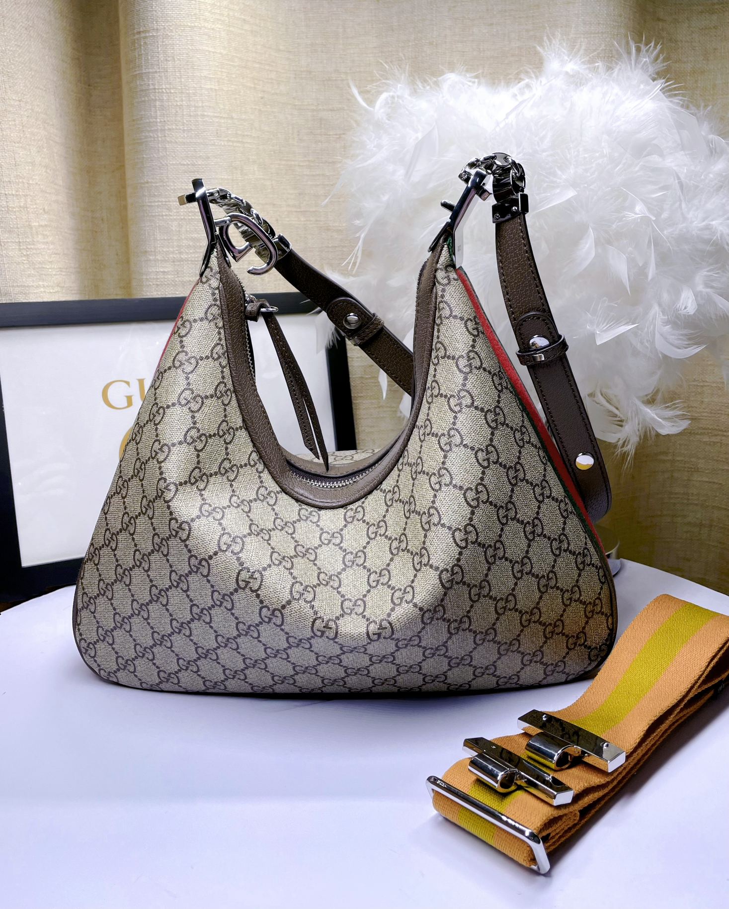 GG👉Gucci Attache系列大号肩背包《古驰爱的进行曲》系列焕新演绎品牌典藏元素，致敬好莱坞恒久