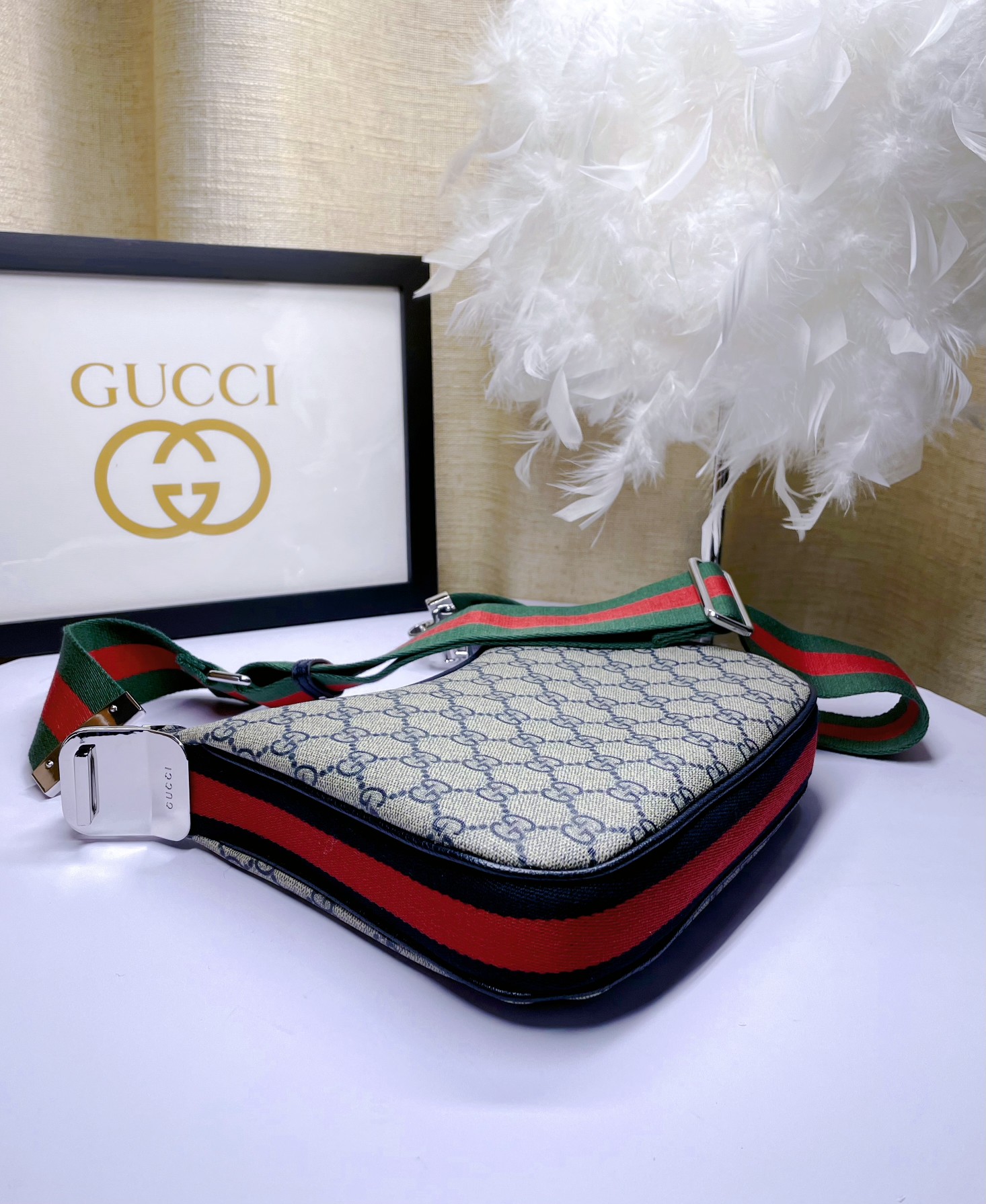 Gucci Attache 小号肩背包 - 新月形状と復古魅力のエレガンス