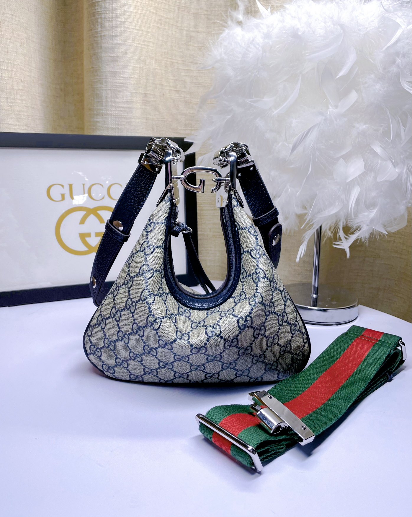 Gucci Attache 小号肩背包 - 新月形状と復古魅力のエレガンス