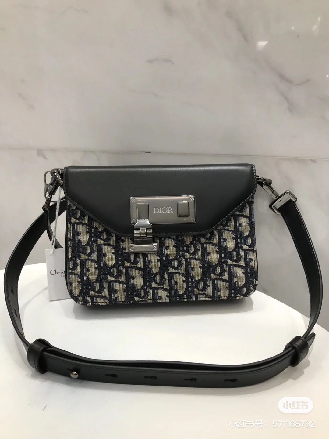 J5 220配盒子  Dior 迪奥 男女通用款原版五金配件高品质实用百搭轻便好用款”},”title”:”220配盒子  Dior 迪奥 男女通用款原版五金配件高品质实用百搭轻便好用款