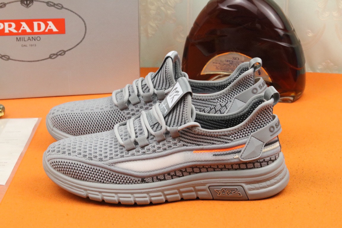 I0 爆单款PRADA普拉达 香港专柜休闲鞋，专柜品质，优质做工，鞋面采用进口透气飞织弹力布面料，舒适透气内里，原板橡胶大底 ，休闲时尚，高端品质，