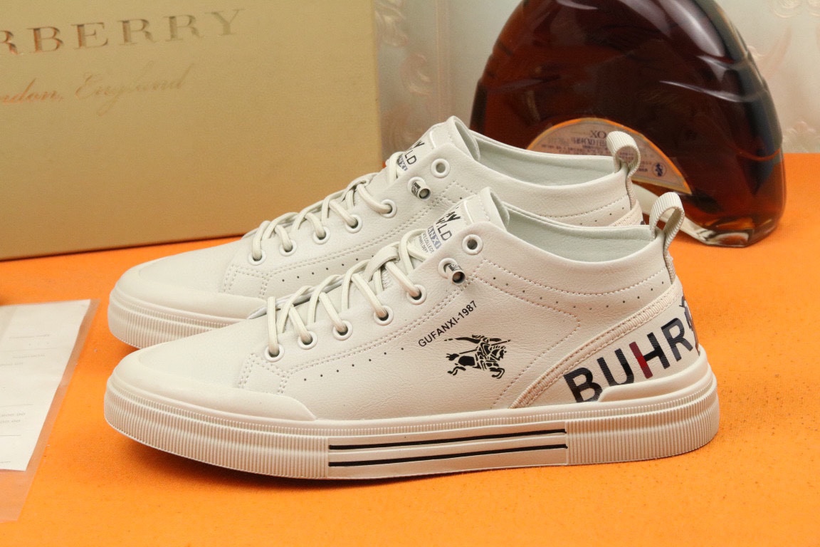 I5 爆款 Burberry 巴宝莉   代购款男士官网同步，鞋面采用进口头层牛皮，猪皮内里， 完全1比1复刻，防滑耐磨橡胶大底鞋子舒适度极高，原厂跟单货，高品质看细节，欢迎对比