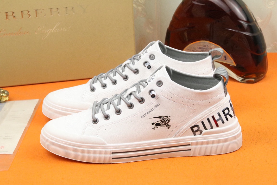 I5 爆款 Burberry 巴宝莉   代购款男士官网同步，鞋面采用进口头层牛皮，猪皮内里， 完全1比1复刻，防滑耐磨橡胶大底鞋子舒适度极高，原厂跟单货，高品质看细节，欢迎对比