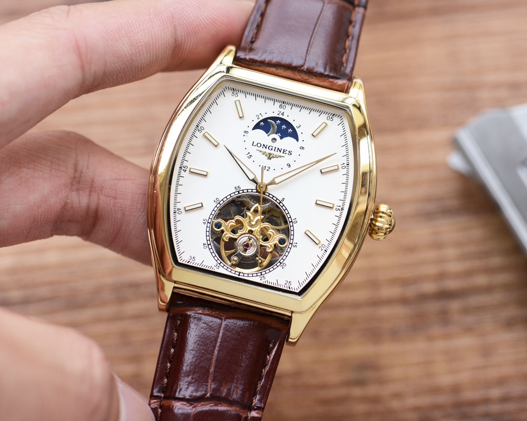 酒桶新品 震撼上市 最新：浪琴 Longines 大飞轮设计 类型：精品男士腕表 表带：真牛皮表带 机芯：高端全自动机械机芯 镜面：矿物质强化玻璃更高清 品味高雅 浩瀚大气 匠心独运 腕间瑰宝 尺寸：直径42mm厚12.5mm热卖上市欢迎转载