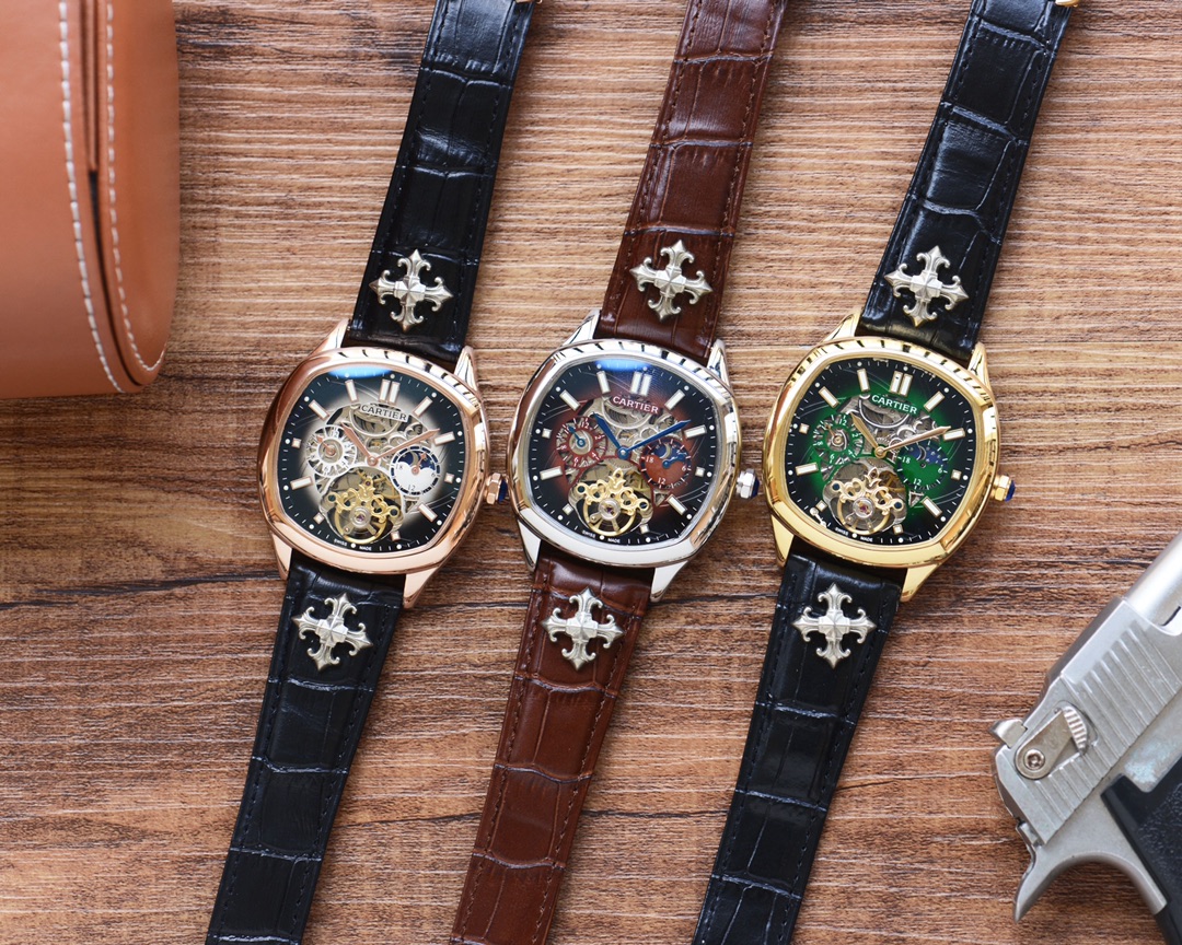 品牌： 卡地亚 Cartier 八角形新品多功能设计 类型：精品男士腕表 表带：真牛皮表带 机芯：全自动机械机芯 镜面：矿物质强化玻璃 品味高雅 浩瀚大气 匠心独运 腕间瑰宝 尺寸：直径42mm厚12mm