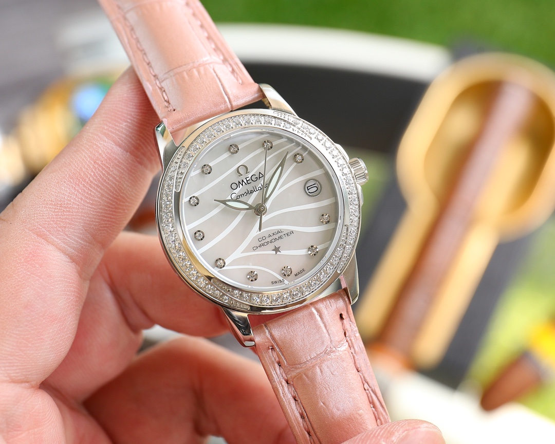 K0    欧米茄 Omega 陶瓷女表 无懈可击的绝尘品质 简约纯粹的惊艳设计 进口石英机芯 蓝宝石镜面 完美尺寸35mm 双按蝴蝶表扣 陶瓷元素表带 质感细腻 色泽纯净‍‍‍