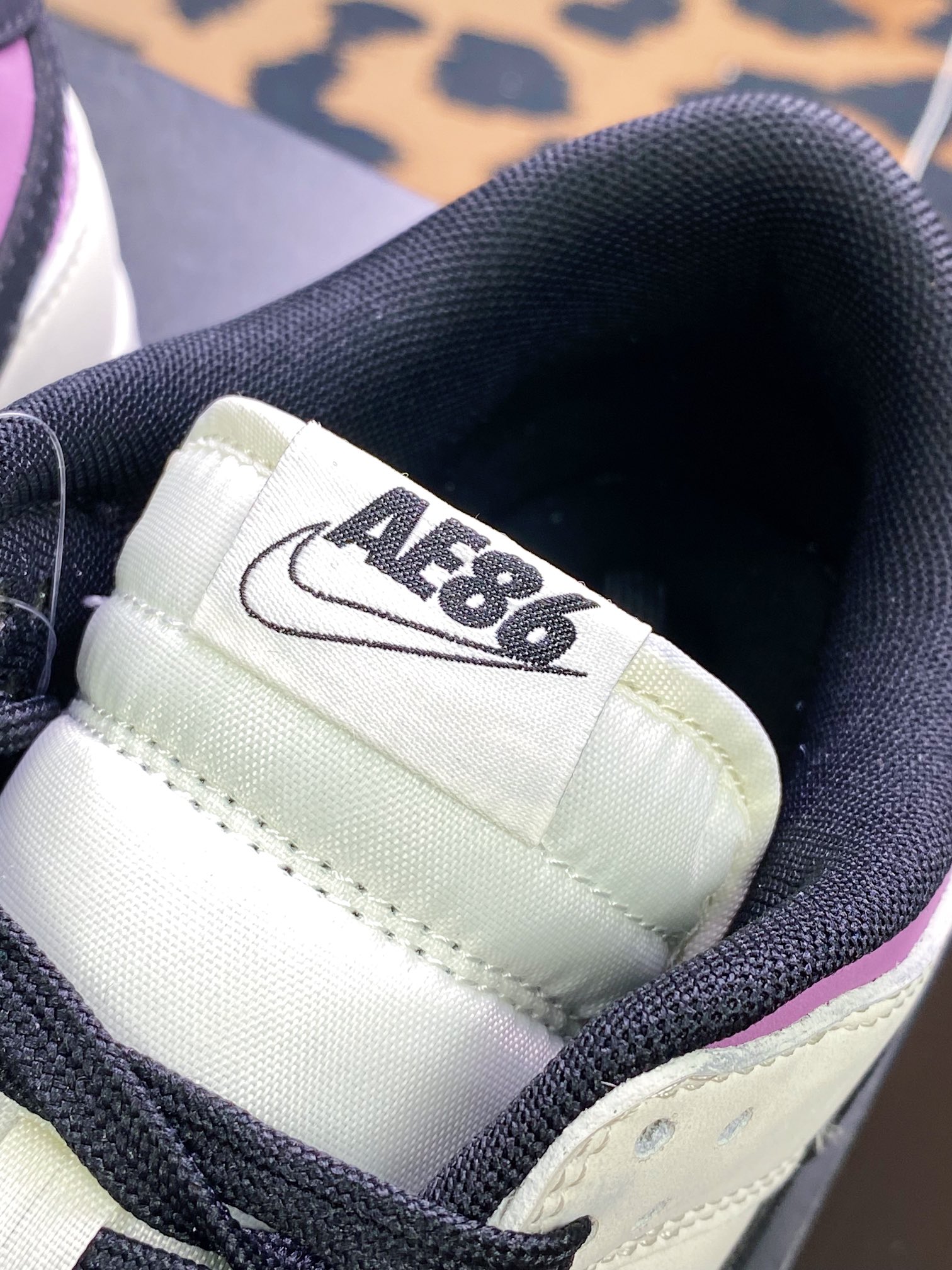 260 《头文字D》x SB Dunk Low”INITIAL D/Toyota AE86”扣篮系列低帮板鞋“米白黑紫藤原拓海”AE1391-086