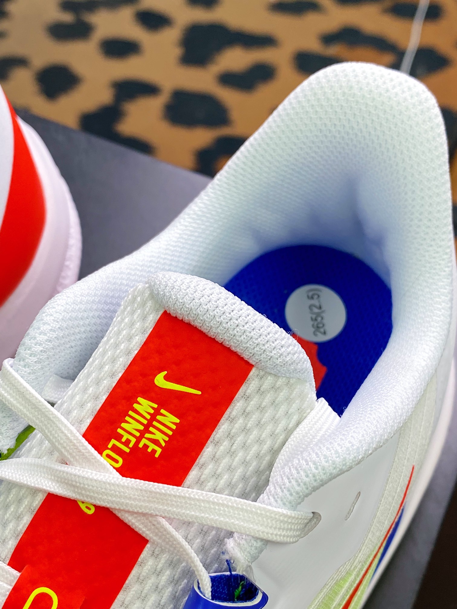 200 Air Winflo 9 温弗洛9代低帮贾卡面料轻盈透气休闲运动跑步鞋“网织白宝蓝荧光绿桃红”DX3355-100