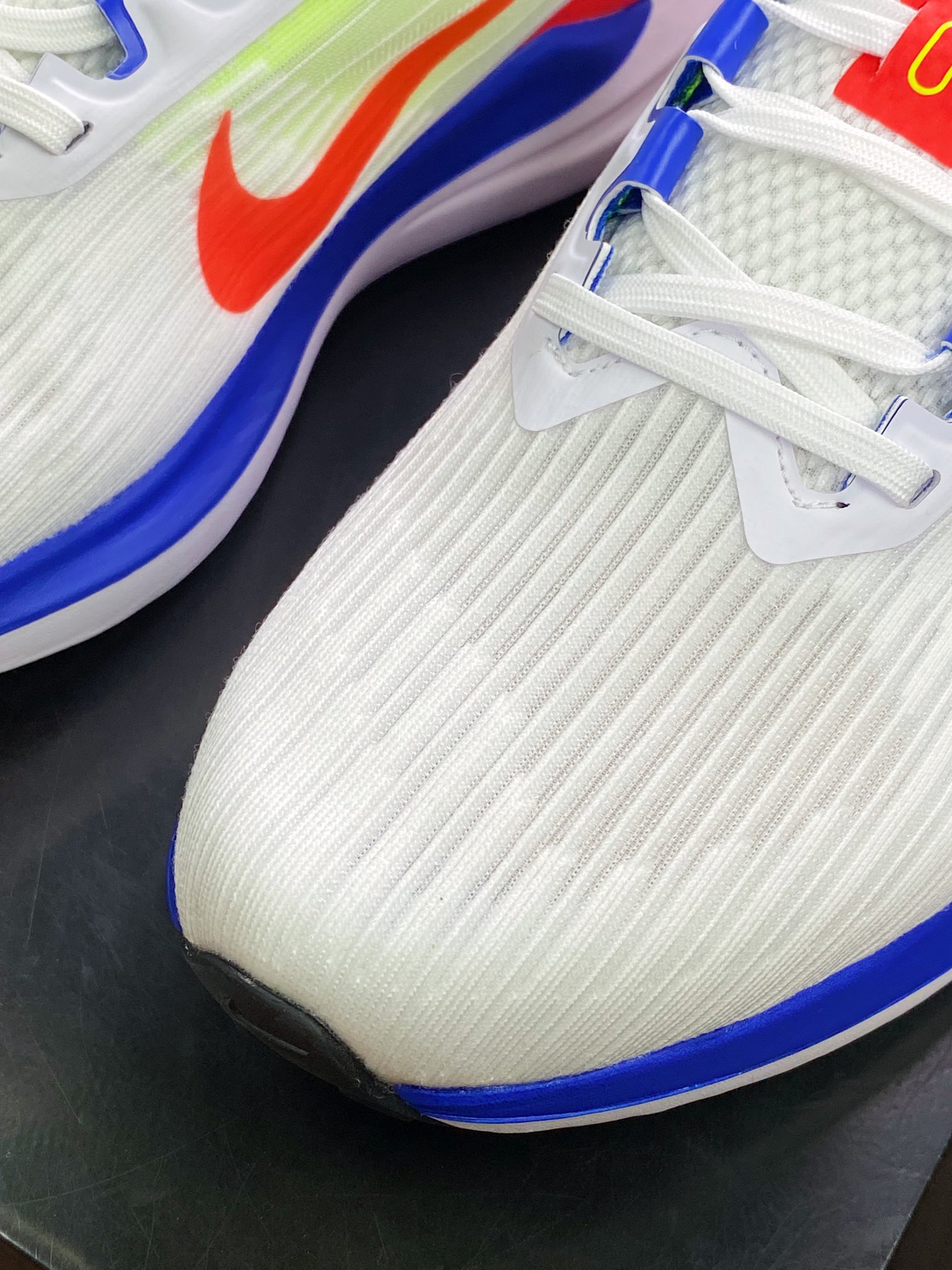 200 Air Winflo 9 温弗洛9代低帮贾卡面料轻盈透气休闲运动跑步鞋“网织白宝蓝荧光绿桃红”DX3355-100