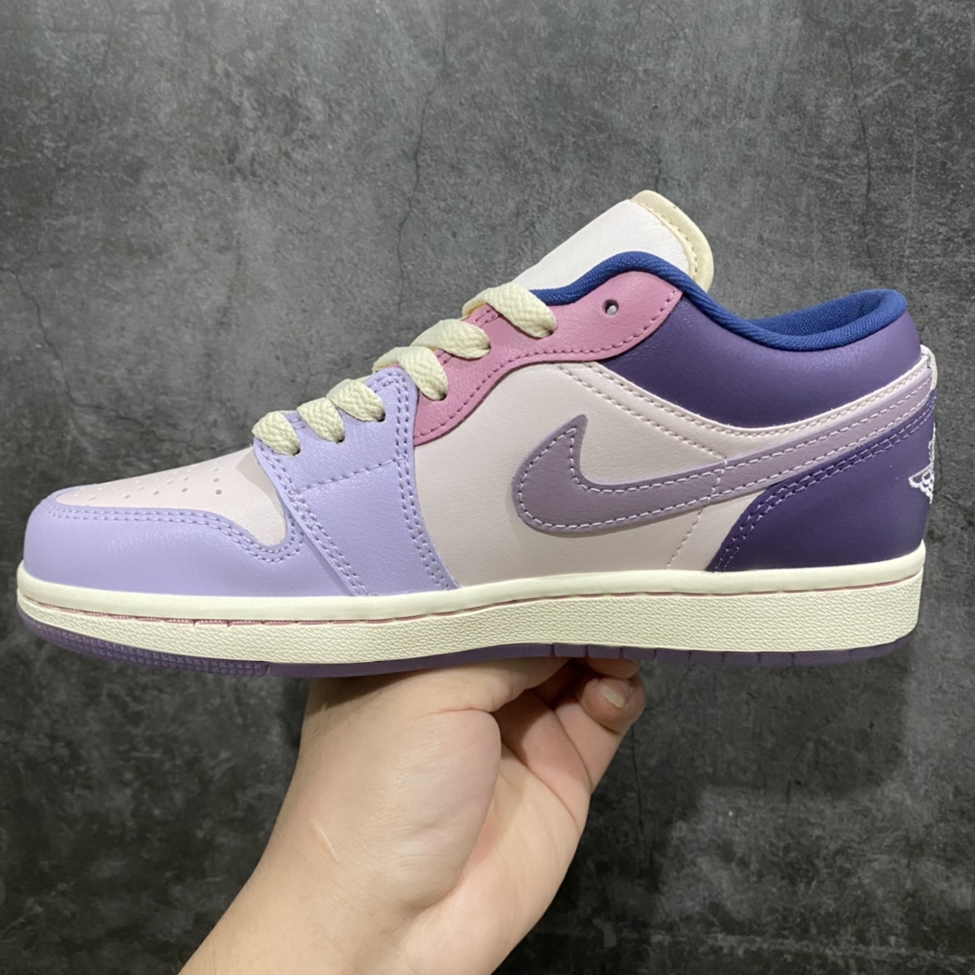 图片[2]-GC(dt)纯原 Air Jordan AJ1 Low 粉紫色彩蛋女段 DZ2768-651 市面唯一纯原级别 完美零毛边处理 原厂内置全掌气垫 价格定位良心 几十个配色陆续出 平台专用代工流水线出品 一眼公司既视感 拿到手的一瞬间就与众不同 碾压市面所有版本 认准细节 全部原鞋开发 每一个配色都会采购原鞋确认细节 打破市面看图做货无好货之说 细节精确 所有配色原数据档案开发！ 尺码：35.5-40-选品中心