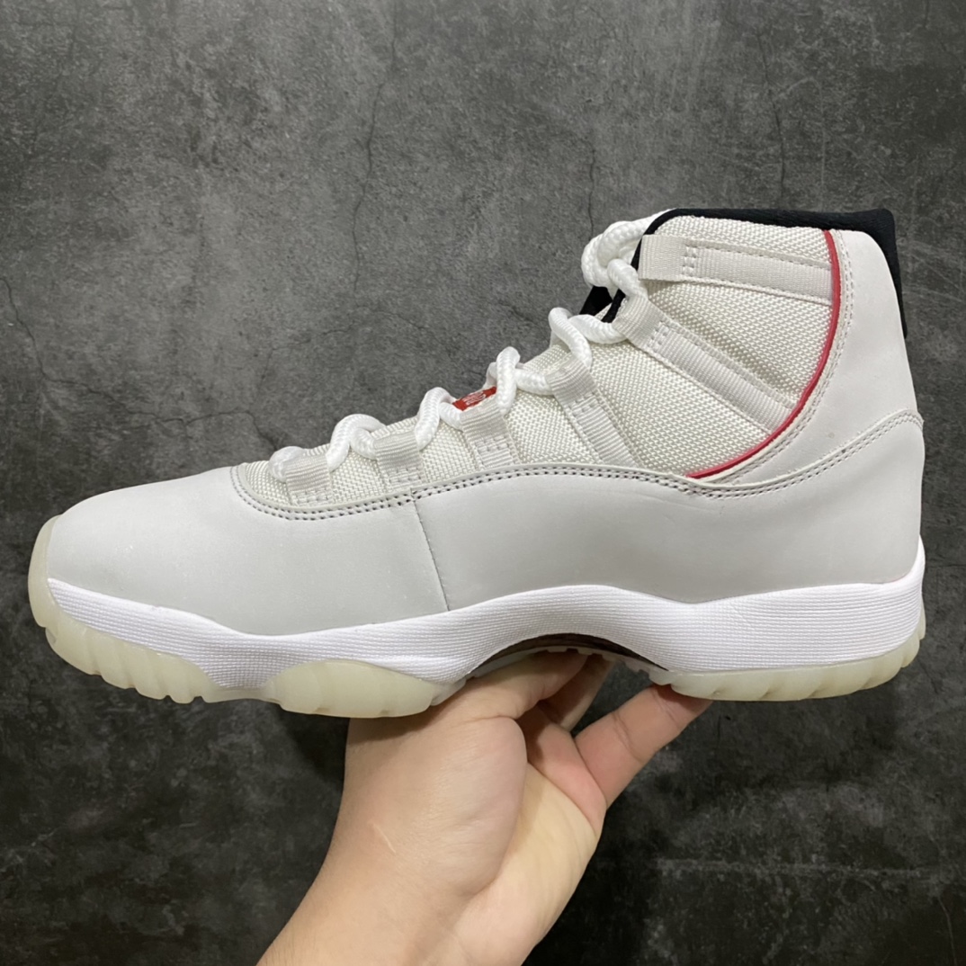 图片[2]-外贸纯原Air Jordan AJ11 兔八哥高帮 378037-016 新货无氧化 原楦原档案数据开模打造 原厂中底拉帮钢印 原厂漆皮 防冻不开裂 头层皮料 原装鞋撑 水晶大底正确色度色泽 原楦原数据刺绣 原厂车缝走线及对位 毫厘不差 飞人logo采用原数据电脑刺绣 原装正品碳纤维真实碳板 增强抗扭 原内标 原盒标 正确官方原盒 原厂防氧化水晶外底 原厂配套厂全掌solo气垫 尺码：40 40.5 41 42 42.5 43 44 44.5 45 46 47.5-选品中心