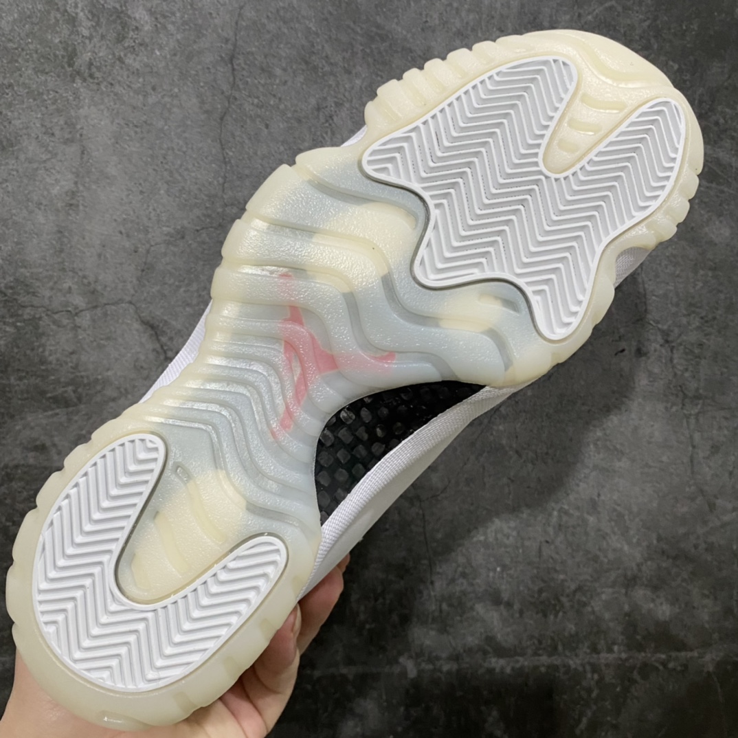 图片[9]-外贸纯原Air Jordan AJ11 兔八哥高帮 378037-016 新货无氧化 原楦原档案数据开模打造 原厂中底拉帮钢印 原厂漆皮 防冻不开裂 头层皮料 原装鞋撑 水晶大底正确色度色泽 原楦原数据刺绣 原厂车缝走线及对位 毫厘不差 飞人logo采用原数据电脑刺绣 原装正品碳纤维真实碳板 增强抗扭 原内标 原盒标 正确官方原盒 原厂防氧化水晶外底 原厂配套厂全掌solo气垫 尺码：40 40.5 41 42 42.5 43 44 44.5 45 46 47.5-选品中心