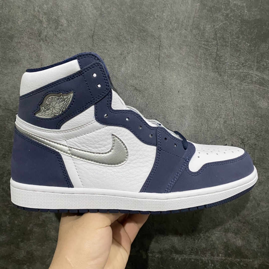 莞产纯原AJ1午夜蓝男鞋 全码补货 男码实拍如图 注意男鞋皮料为磨砂皮和超软头层荔枝皮 鞋盒为银色鞋盒 品质细节不用太多文案描述 看实拍就好 最好的货 放心入手 男鞋尺码：40-47.5-选品中心