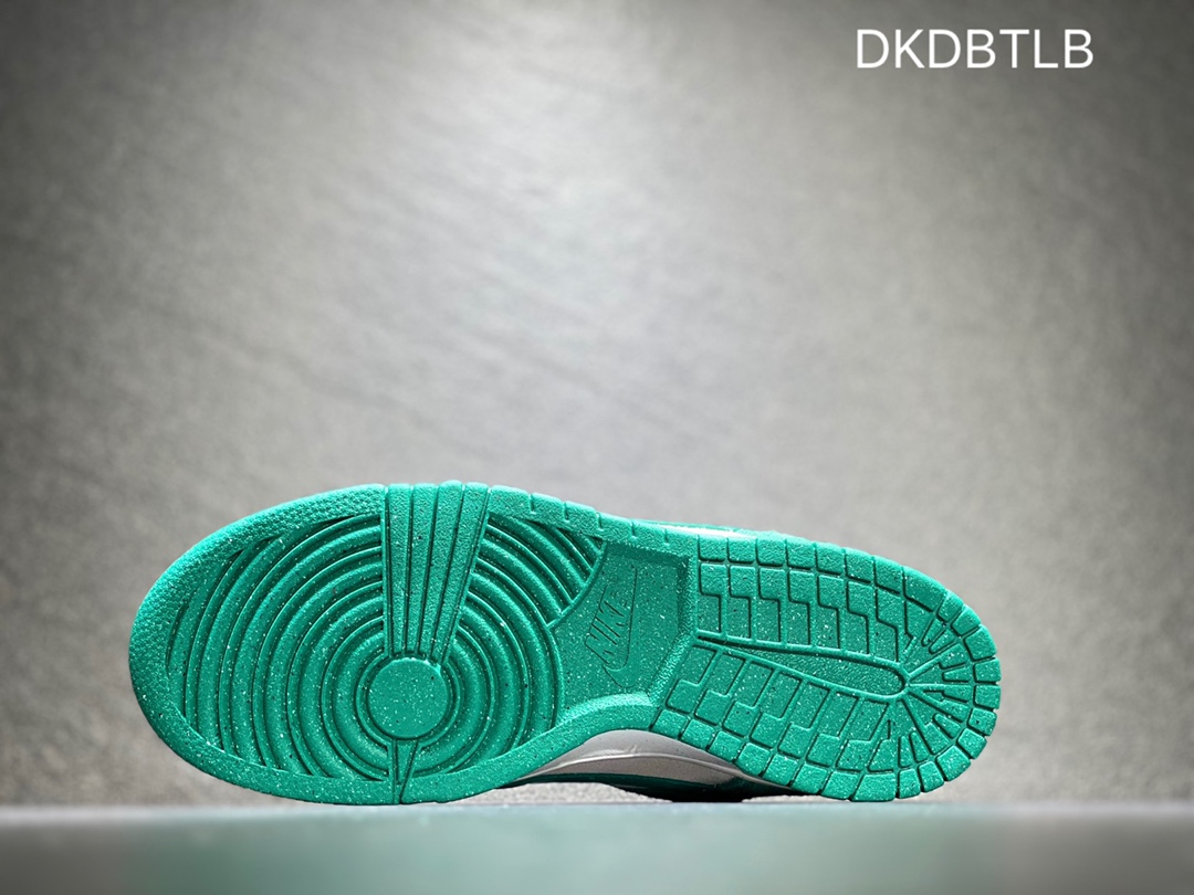 220 Nike Dunk Low SB 低帮滑板鞋 DO9457-101
