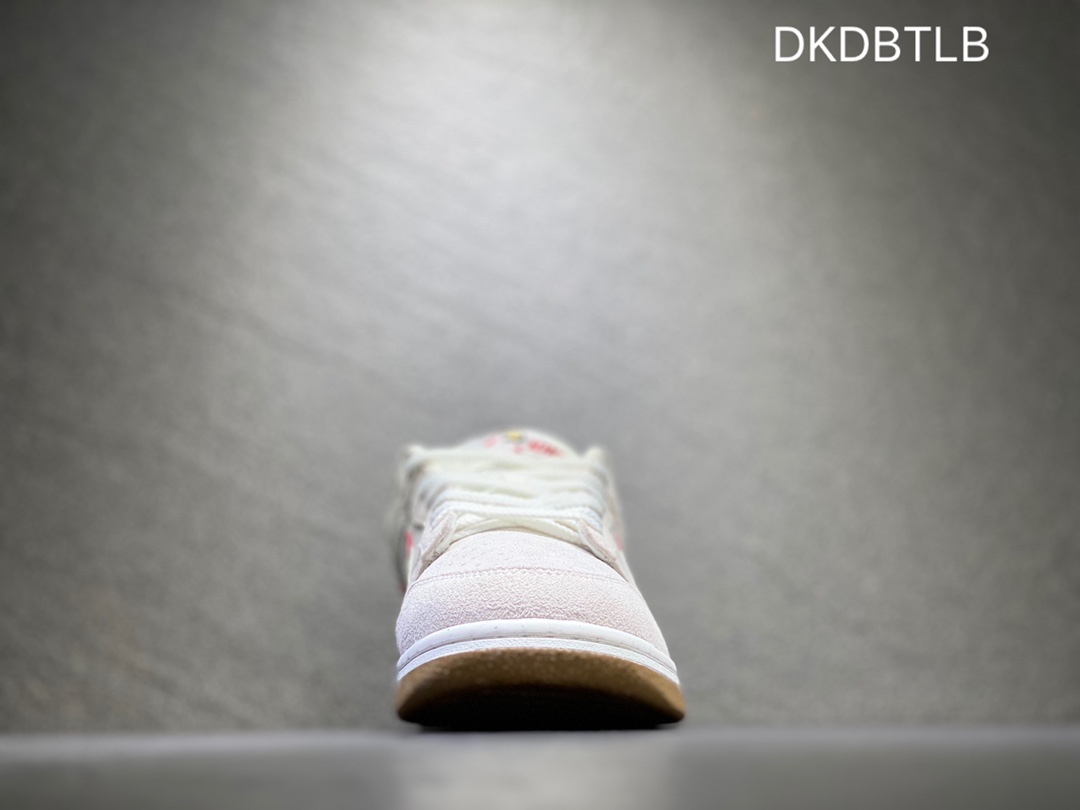 220 Nike Dunk Low SB 低帮滑板鞋DO9457-100