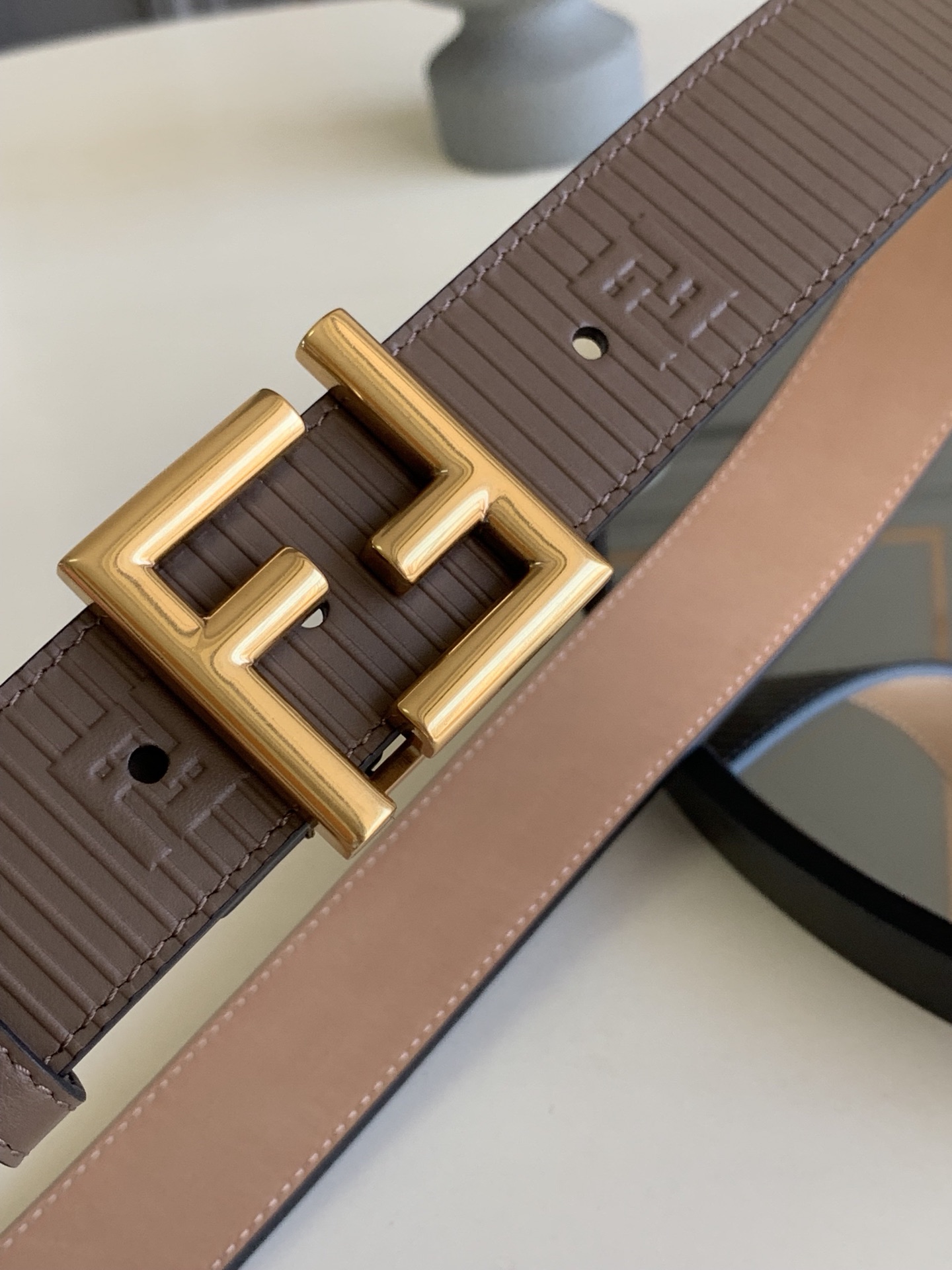 Fendi 五金做工精细 线条流畅 表面光滑 𝐙𝐏电镀工艺 香港通关【𝐇𝐀𝐀𝐒】 进口皮料
