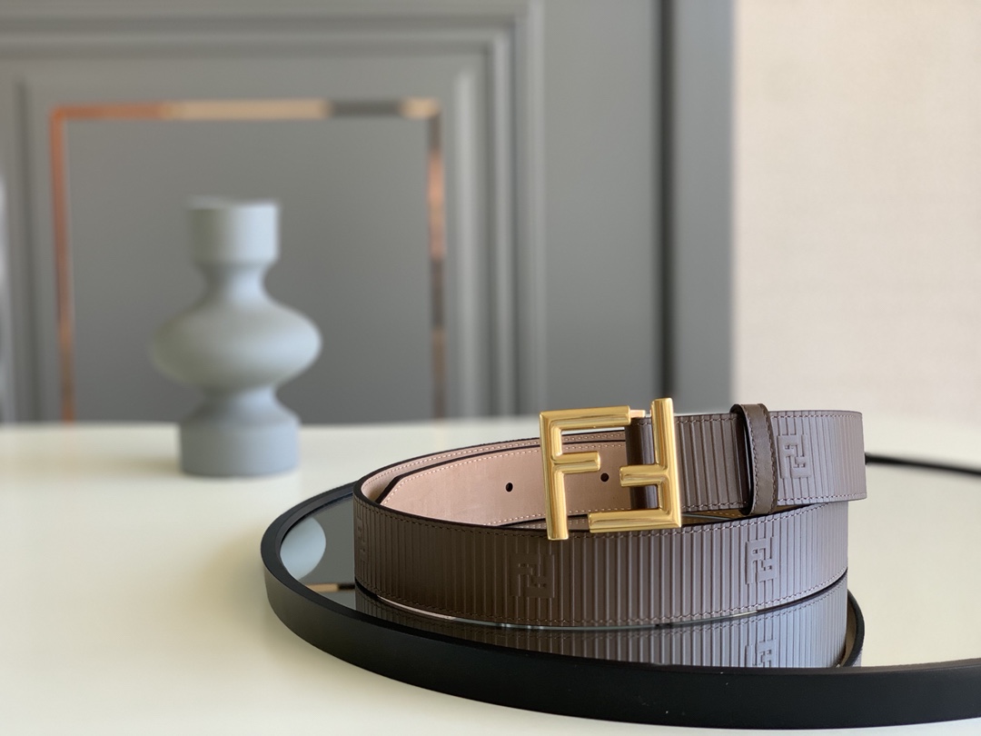 Fendi 五金做工精细 线条流畅 表面光滑 𝐙𝐏电镀工艺 香港通关【𝐇𝐀𝐀𝐒】 进口皮料