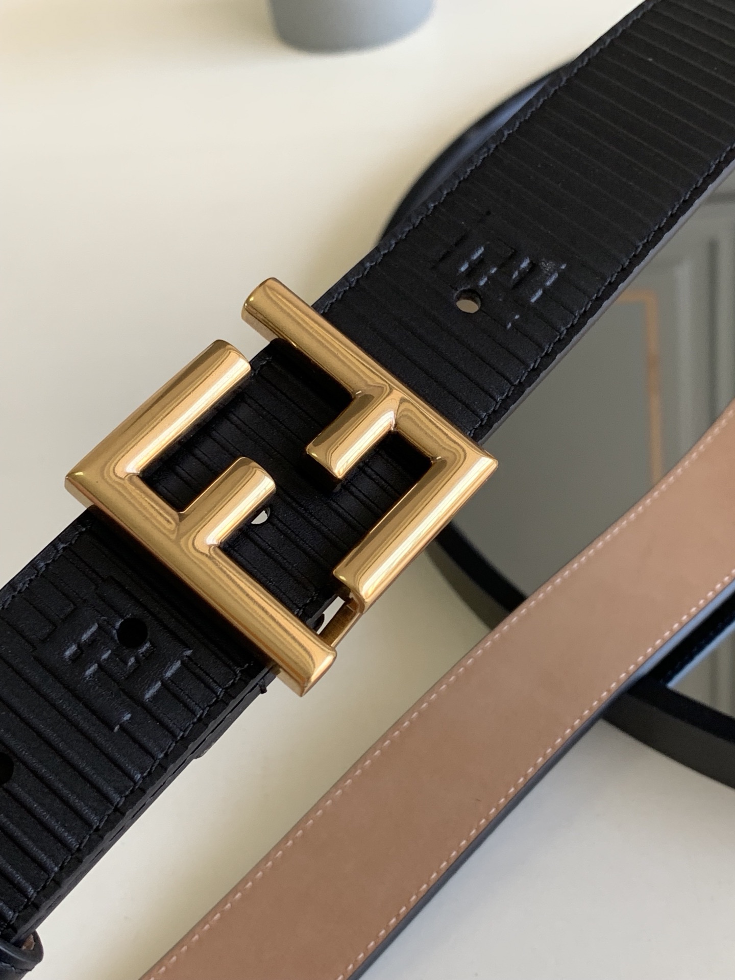 Fendi 五金做工精细 线条流畅 表面光滑 𝐙𝐏电镀工艺 香港通关【𝐇𝐀𝐀𝐒】 进口皮料