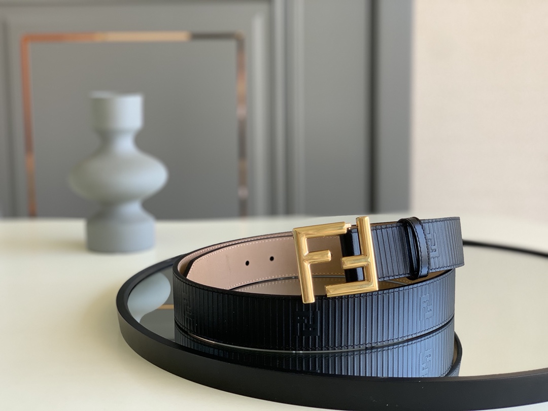 Fendi 五金做工精细 线条流畅 表面光滑 𝐙𝐏电镀工艺 香港通关【𝐇𝐀𝐀𝐒】 进口皮料