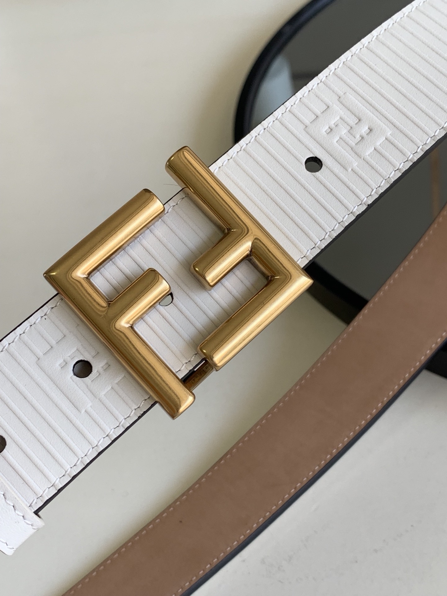 Fendi 五金做工精细 线条流畅 表面光滑 𝐙𝐏电镀工艺 香港通关【𝐇𝐀𝐀𝐒】 进口皮料