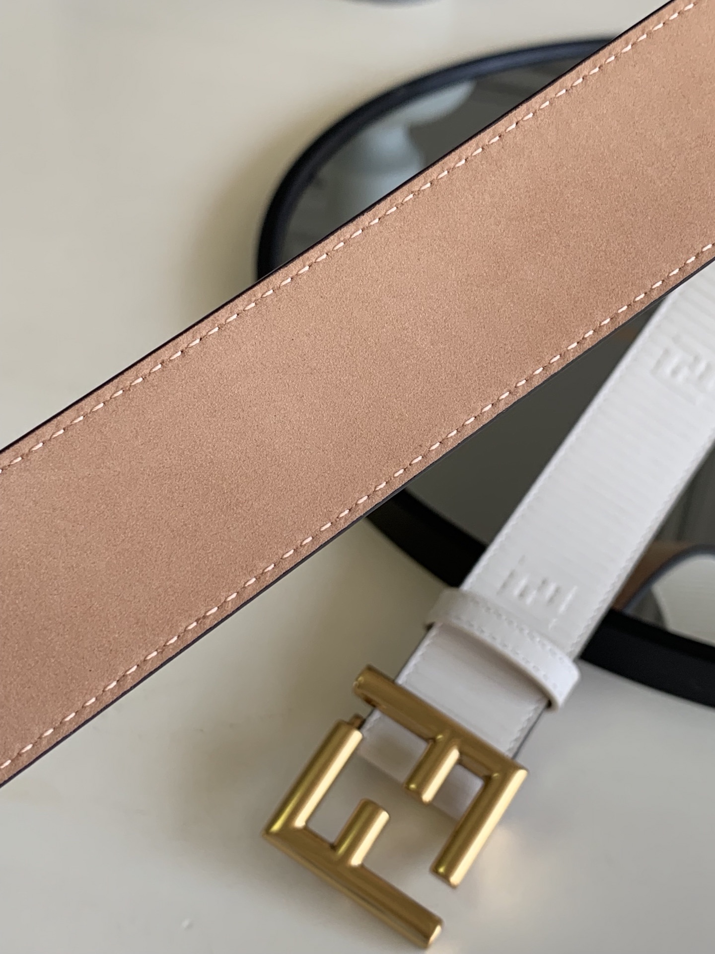 Fendi 五金做工精细 线条流畅 表面光滑 𝐙𝐏电镀工艺 香港通关【𝐇𝐀𝐀𝐒】 进口皮料